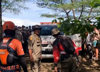 Suasana di lokasi evakuasi korban terseret ombak Pantai Ujung Batu. (dok. istimewa)