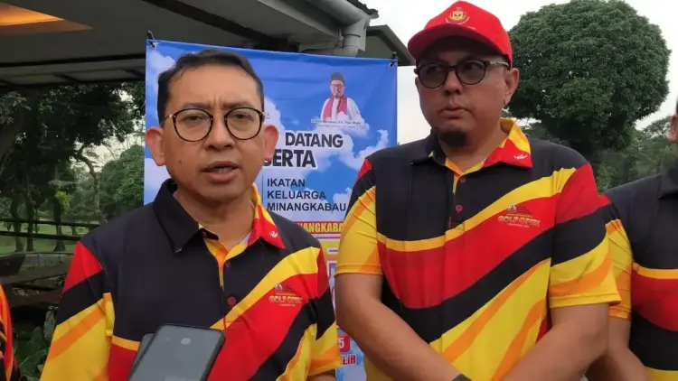 Braditi Moulevey Rajo Mudo Sukses Gelar Turnamen Golf IKM 2025, Fadli Zon Beri Dukungan Penuh 1 Fadly Zon dan Braditi Moulevey saat diwawancarai awak media di sela turnamen golf IKM 2025 di Sentul, Bogor. (dok. istimewa)