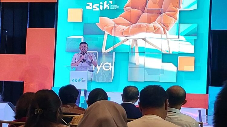 Menteri Usaha Mikro, Kecil dan Menengah (UMKM) Maman Abdurrahman dalam sambutan pembukaan program Akselerasi Ekspor Kreasi Indonesia (ASIK) di Jakarta, Senin (26/5/2025) (ANTARA/Fitra Ashari)