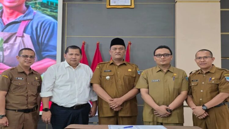 Pemkab Pasaman Barat Siapkan Lumbung Swasembada Pangan, Tindak Lanjuti Perpres RPJMN 2025–2029 1 Wakil Bupati Pasaman Barat M.Ihpan (tengah) bersama organisasi perangkat daerah dan Pemrov Sumbar saat Musrenbang RPJMD Provinsi Sumbar, Selasa (20/5/2025). ANTARA/HO-Diskominfo.