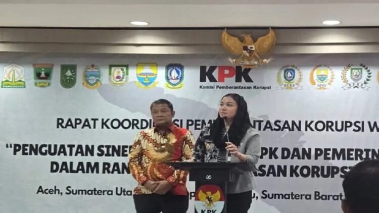 Pemkab Dharmasraya Perkuat Komitmen Antikorupsi, Mitigasi 8 Area Rawan Korupsi 1 Bupati Annisa Suci Ramadhani dan Ketua DPRD Jemmy Hendra. (Antara/HO-Kominfo Dharmasraya).