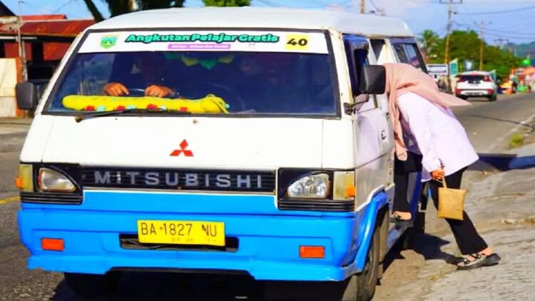 Ilustrasi-Transportasi lokal Padang Panjang(ANTARA/ Isril Naidi)