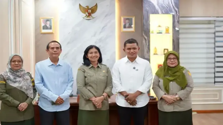 Bupati Solok Jon Firman Pandu saat melakukan kunjungan kerja ke Kantor Direktorat Jenderal Lahan dan Irigasi, Kementerian Pertanian, di Pasar Minggu, Jakarta Selatan. ANTARA/HO-Diskominfo Solok.