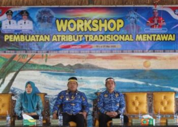 Lestarikan Budaya, Pemkab Mentawai Gelar Pelatihan Pembuatan Atribut Tradisional untuk Guru-Seniman