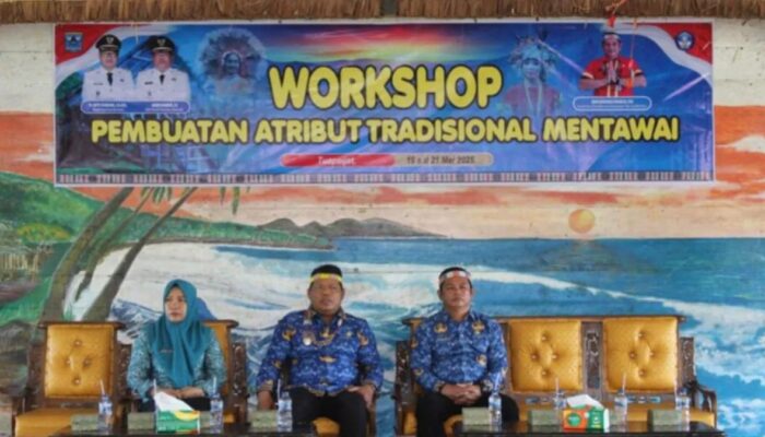Lestarikan Budaya, Pemkab Mentawai Gelar Pelatihan Pembuatan Atribut Tradisional untuk Guru-Seniman