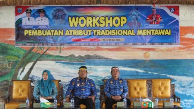 Workshop Pembuatan Atribut Tradisional Mentawai pada Senin (19/5). ANTARA/HO-Pemerintah Kabupaten Kepulauan Mentawai