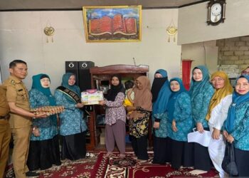 Cegah Stunting, PKK Kota Solok Salurkan Bantuan Gizi lewat Program “Genting”