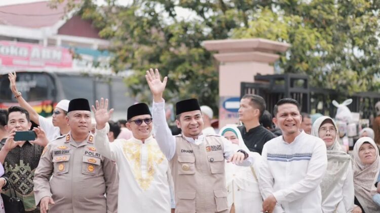 Wali Kota (Wako) Solok Ramadhani Kirana Putra saat melepas calon jamaah haji Kota Solok. ANTARA/HO-Diskominfo Solok