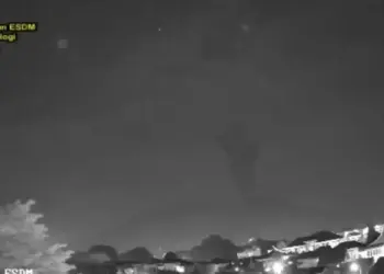 Erupsi Marapi Gegerkan Warga Agam dan Tanah Datar, Kaca Rumah Bergetar dan Dentuman Keras Terdengar 10 Erupsi Marapi Gegerkan Warga Agam dan Tanah Datar, Kaca Rumah Bergetar dan Dentuman Keras Terdengar