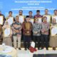 Gubernur Sumbar serahkan piagam penghargaan kepada 12 Organisasi Perangkat Daerah (OPD) terbaik dalam pelaksanaan reformasi birokrasi tahun 2024 di lingkup Pemprov Sumbar. (dok. adpsb)