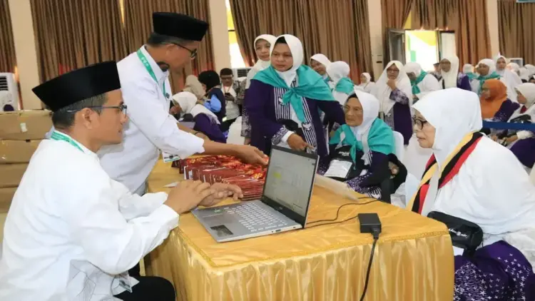 Pemerintah memberikan layanan fast track untuk Jemaah haji 2025. (Foto: Dok. Kemenag)
