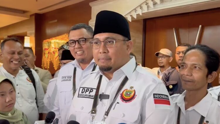 Permintaan Dipenuhi Erick Thohir, Andre Rosiade: Laga Penentuan Semen Padang FC Dipantau PSSI dan Pakai Wasit Asing 1 Andre Rosiade saat diwawancarai awak media pada acara Munas IKM. (dok. Radarsumbar)