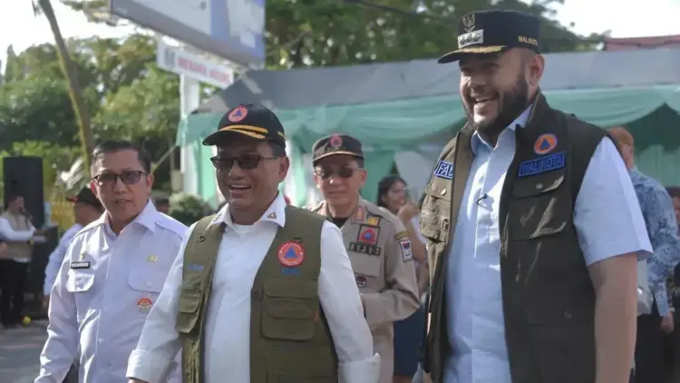 Wako Fadly Amran Paparkan Program Padang Sigap pada Sestama BNPB 1 Wako Fadly Amran dampingi Sestama BNPB Rustandi saat apel gelar pasukan dan peralatan kesiapsiagaan menghadapi bencana di Monumen Tugu Gempa, Rabu. (dok. Prokopim)