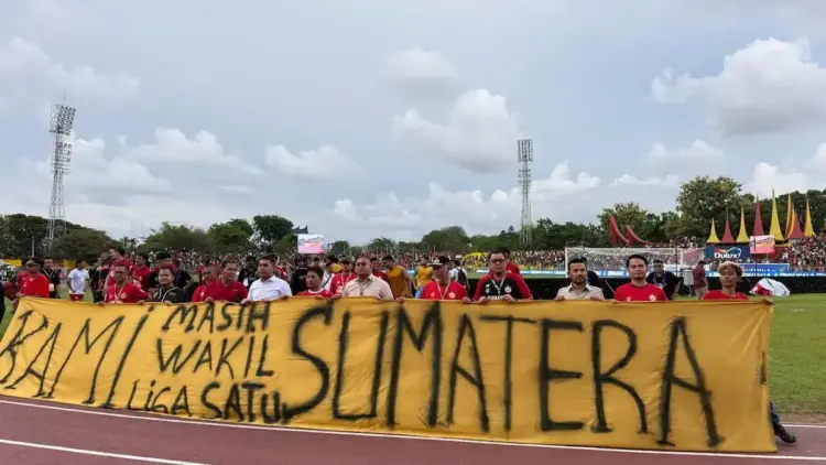 Braditi Moulevey ikut merasakan euforia kemenangan Semen Padang FC atas Madura United. (dok. istimewa)