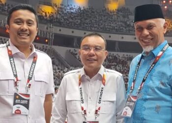 Gubernur Mahyeldi dan Wagub Vasko saat bertemu Sufmi Dasco Ahmad dalam sebuah kesempatan. (dok. istimewa)