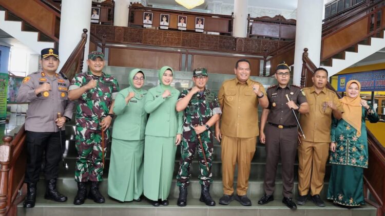 Danrem 032/Wirabraja Kunjungi Wako Pariaman, Bahas Kesiapan Hadapi Bencana 1 Danrem 032 Wirabraja kunjungi Wako Pariaman. (dok. Kominfo Pariaman)