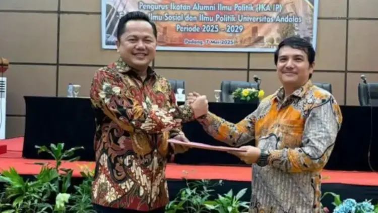 Doni Harsiva Yandra Dilantik sebagai Ketua Ikatan Alumni Ilmu Politik Unand 1 Doni Harsiva Yandra jadi ketua Iluni Fisip Unand. (dok. istimewa)