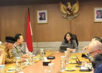 Gubernur Mahyeldi dan jajaran serta anggota DPD RI Irman Gusman mendatangi Menteri Pariwisata. (dok. adpsb)