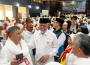 Gubernur Mahyeldi Lepas Keberangkatan 420 Calon Jemaah Haji Kloter 14 Embarkasi Padang