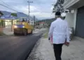Gubernur Mahyeldi Tinjau Perbaikan Ruas Jalan Manggopoh-Padang Lua 5 Gubernur Mahyeldi mengecek perbaikan jalur Manggopoh-Padang Lua. (dok. adpsb)