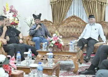 Gubernur Mahyeldi paparkan proyek strategis di Sumbar dihadapan Menteri Dody Hanggodo dan Andre Rosiade. (dok. adpsb)