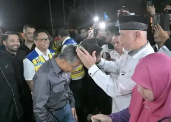 Gubernur Mahyeldi sambut kedatangan Menteri PUPR ke Sumbar. (dok. istimewa)