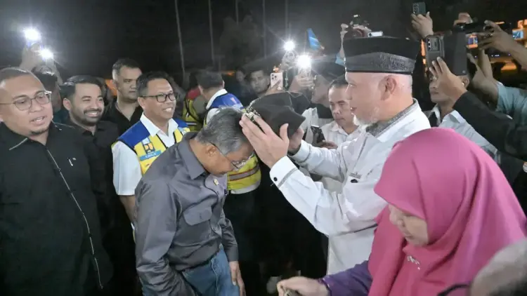 Gubernur Mahyeldi sambut kedatangan Menteri PUPR ke Sumbar. (dok. istimewa)