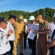 Gubernur Mahyeldi tinjau rencana pengembangan Pelabuhan Penasahan di Painan. (dok. adpsb)
