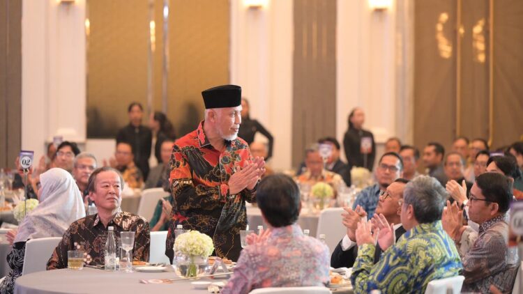 Hadir di Financial Close Proyek PLTP Muara Laboh II, Gubernur Mahyeldi Tegaskan Komitmen Dukung Investor 1 Gubernur Sumbar Mahyeldi hadir di gala dinner financial close PLTP Muara Laboh. (dok. adpsb)