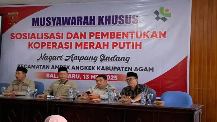 Pemkab Agam Genjot Pendirian Koperasi Merah Putih, 45 Sudah Terbentuk 1 Sosialisasi dan Pembentukan Koperasi Merah Putih di Nagari Ampang Gadang, Kecamatan Ampek Angkek, Kabupaten Agam, Selasa (13/5). Dok ANTARA/HO/Zulhefi