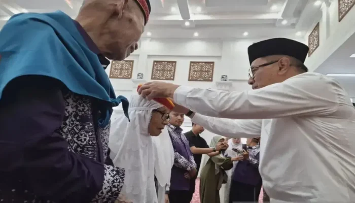 348 Calon Haji Bukittinggi Dilepas, Jemaah Termuda 18 Tahun dan Tertua 86 Tahun