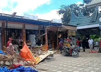 Gerbang TMSBK Bukittinggi Ditata Ulang, Satpol PP Tertibkan Kios yang Melebihi Batas