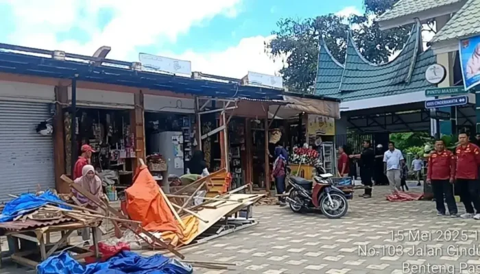 Gerbang TMSBK Bukittinggi Ditata Ulang, Satpol PP Tertibkan Kios yang Melebihi Batas