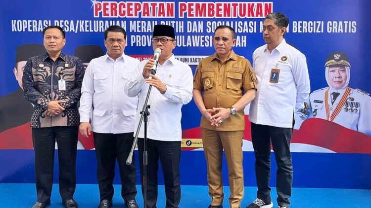 Mendes PDT: Koperasi Desa Merah Putih Strategi Nasional Dorong Kemandirian Desa 1 Menteri Desa dan Pembangunan Daerah Tertinggal (Mendes PDT) Yandri Susanto memberikan keterangan pers usai peluncuran dan dialog program pembentukan Koperasi Desa/Kelurahan Merah Putih dan Makan Bergizi Gratis se-Sulawesi Tengah, di Palu ibu kota Provinsi Sulawesi Tengah, Kamis (22/5/2025). ANTARA/Nur Amalia Amir/aa.