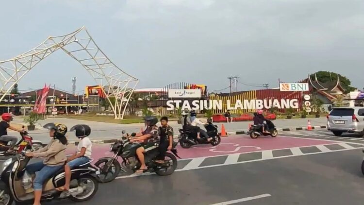 Stasiun Lambuang Kota Bukittinggi sebagai pusat kuliner terpadu terbesar di Sumatera Barat yang diresmikan Menteri BUMN di 2024 kini segera ditutup karena dianggap merugi. (ANTARA/Al Fatah)
