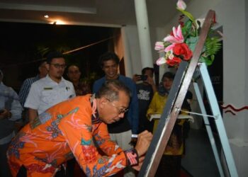 “Lentera Masa”: 35 Guru Pamerkan Karya Seni Rupa di Taman Budaya Sumbar