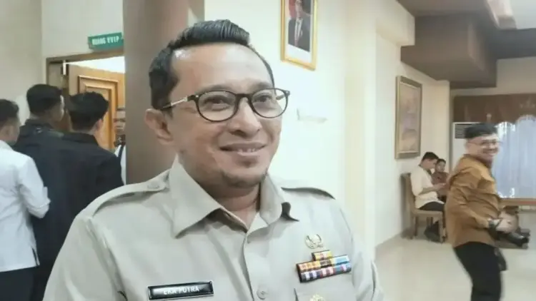 Bupati Tanah Datar Eka Putra saat diwawancarai di Padang, Sumatera Barat. ANTARA/Muhammad Zulfikar