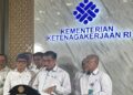 Menaker Terbitkan Larangan Penahanan Ijazah oleh Perusahaan, Ini Aturannya