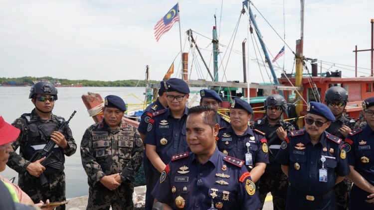 Dua Kapal Ikan Asing Ditangkap, Potensi Kerugian Negara Rp19,9 Miliar Terselamatkan 1 KKP tangkap dua kapal asing berbendera Malaysia di perairan teritorial Indonesia Selat Malaka. (dok. istimewa)