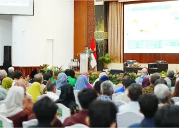 Kepala BNPB Letjend Suharyanto saat beri kuliah umum di Unand. (dok. Unand)