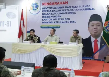 Pesan Menteri Nusron untuk Jajaran Kanwil BPN Provinsi Kepri, Kepala Kantor harus Jadi Duta Informasi 1 Menteri Nusron beri arahan saat kunjungi Kantor ATR/BPN Kepri. (dok. istimewa)