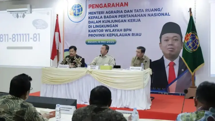 Menteri Nusron beri arahan saat kunjungi Kantor ATR/BPN Kepri. (dok. istimewa)