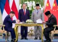 Presiden Republik Indonesia, Prabowo Subianto, dan Premier Republik Rakyat Tiongkok (RRT), Li Qiang, menyaksikan penandatanganan 12 nota kesepahaman (MoU) strategis dalam kunjungan resmi di Istana Merdeka, Jakarta, Minggu (25/5/2025).(dok. BPMI Setpres)