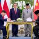 Presiden Republik Indonesia, Prabowo Subianto, dan Premier Republik Rakyat Tiongkok (RRT), Li Qiang, menyaksikan penandatanganan 12 nota kesepahaman (MoU) strategis dalam kunjungan resmi di Istana Merdeka, Jakarta, Minggu (25/5/2025).(dok. BPMI Setpres)