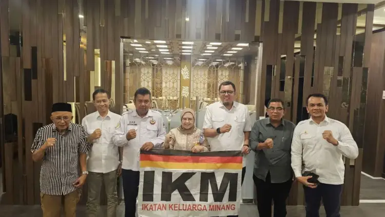 Braditi Moulevey: Jakarta Tuan Rumah Munas I Ikatan Keluarga Minang, Persiapan 99 Persen 1 Jajaran pengurus IKM dari berbagai daerah siap sukseskan Munas I Ikatan Keluarga Minang. (dok. istimewa)