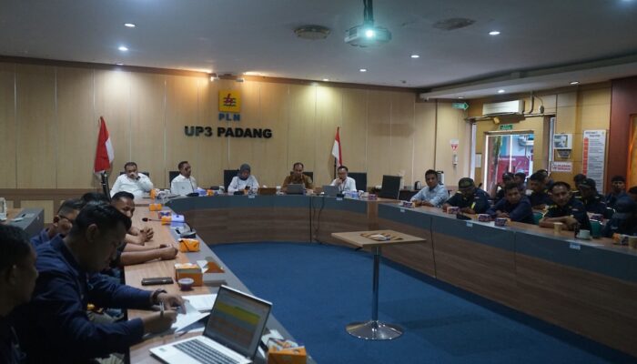 PLN UP3 Padang Gelar Refreshment P2TL dan Penandatanganan Pakta Integritas