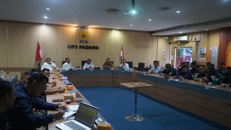 PLN UP3 Padang tandatangan Pakta Integritas. (dok. istimewa)