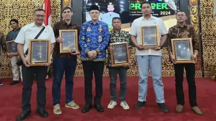 PTPN IV Regional 4 Raih Proper Biru dari Kementerian LH 1 PTPN IV Regional 4 dapat proper biru dari Kementerian LH. (dok. istimewa)