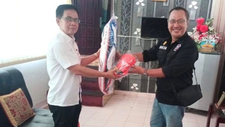 PTPN IV Regional 4 Bantu Karate Jambi, Dukung Pembinaan Atlet Muda 1 PTPN IV bantu alat untuk latihan bagi atlet karate Jambi. (dok. istimewa)