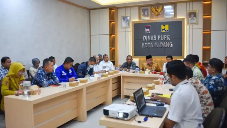 Pemko Padang Gelar Rakor Pembebasan Lahan Proyek Normalisasi Sungai Batang Kandis 1 Pemko Padang gelar Rakor normalisasi Sungai Batang Kandis. (dok. Prokopim)